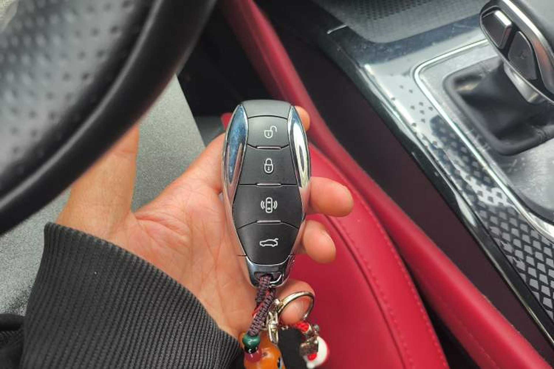 Used Hongqi HS3 2023 1.5T Two-Wheel Drive Shanwei Edition HEV Vehicle Key