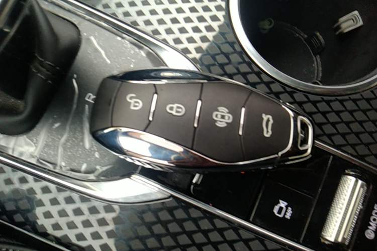 Used Hongqi HS3 2023 1.5T Two-Wheel Drive Shanwei Edition Vehicle Key