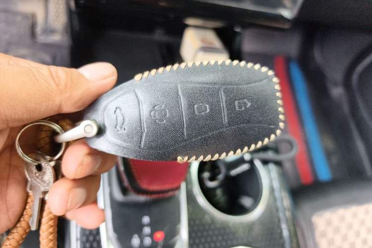 Used Hongqi HS3 2023 1.5T Two-Wheel Drive Shanwei Edition Vehicle Key