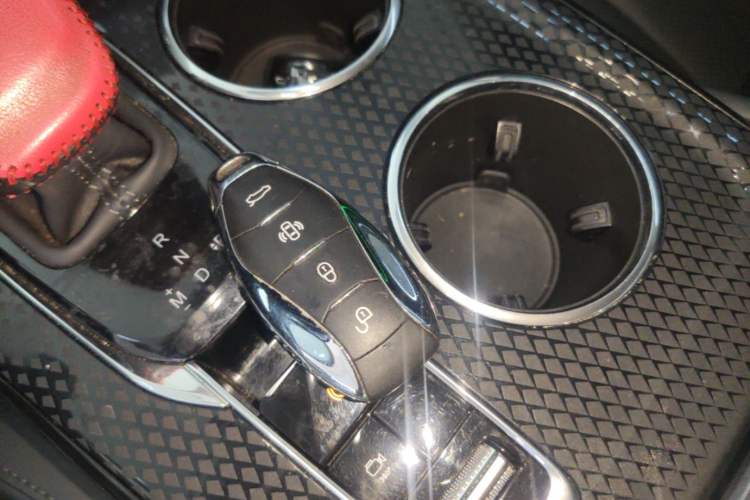 Used Hongqi HS3 2023 1.5T Two-Wheel Drive Shanwei Edition Vehicle Key
