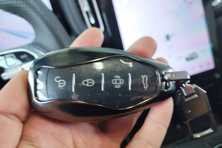 Used Hongqi HS3 2023 1.5T Two-Wheel Drive Shanwei Edition Vehicle Key