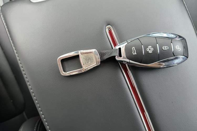 Used Hongqi HS3 2023 1.5T Two-Wheel Drive Shanwei Edition Vehicle Key