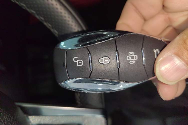 Used Hongqi HS3 2023 1.5T Two-Wheel Drive Shanwei Edition Vehicle Key