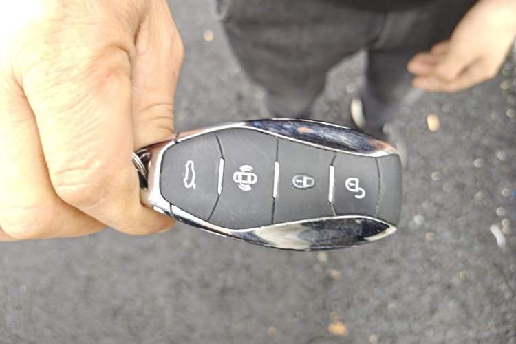 Used Hongqi HS3 2023 1.5T Two-Wheel Drive Shanwei Edition Vehicle Key
