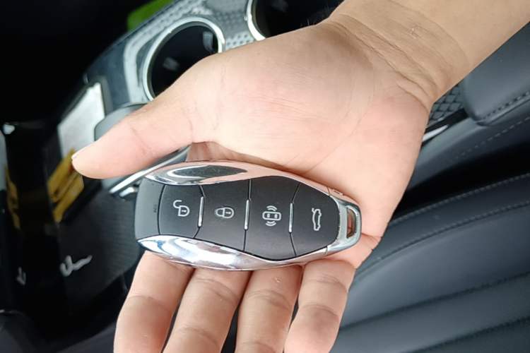 Used Hongqi HS3 2023 1.5T Two-Wheel Drive Shanwei Edition Vehicle Key