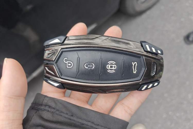 Used Hongqi HS3 2023 1.5T Two-Wheel Drive Shanwei Edition Vehicle Key