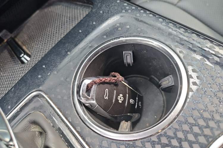 Used Hongqi HS3 2023 1.5T Two-Wheel Drive Shanwei Edition Vehicle Key