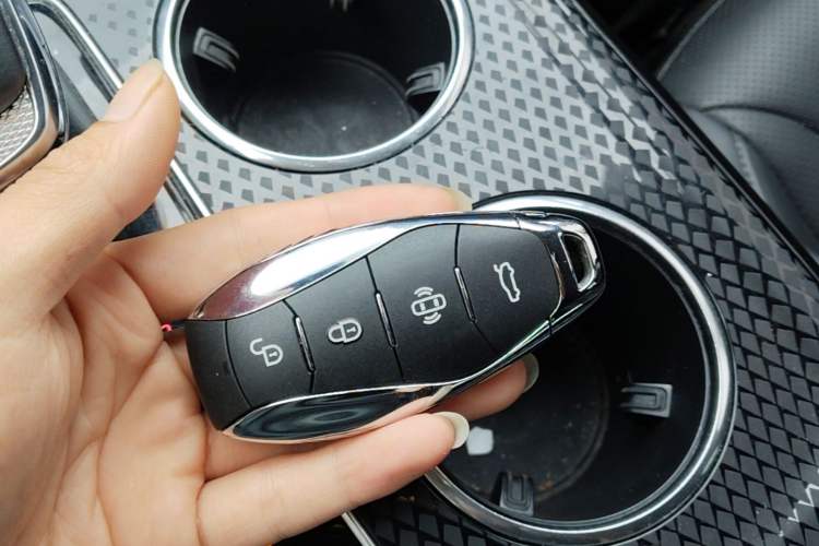 Used Hongqi HS3 2023 1.5T Two-Wheel Drive Shanwei Edition Vehicle Key