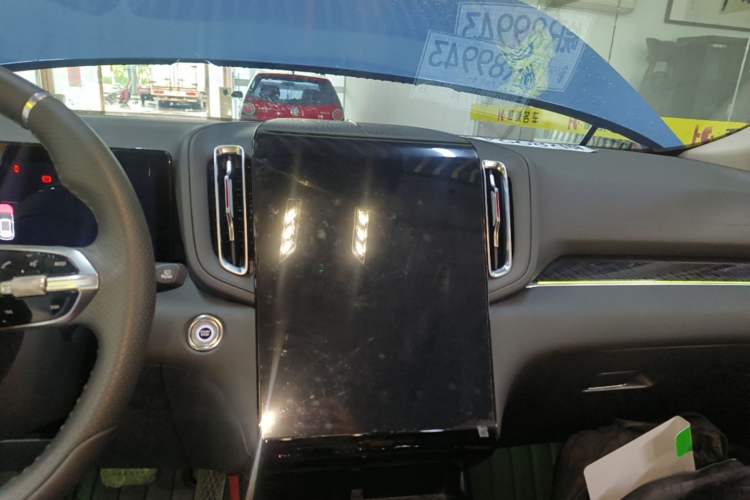 Used Hongqi HS3 2023 1.5T Two-Wheel Drive Shanwei Edition Audio And AC Panel