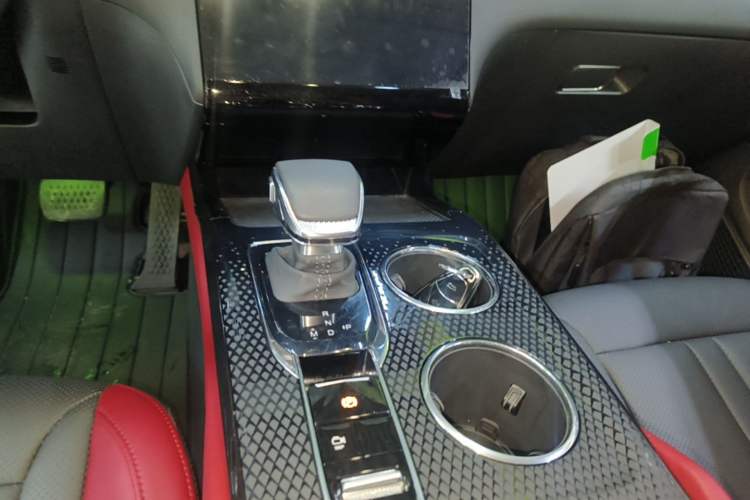 Used Hongqi HS3 2023 1.5T Two-Wheel Drive Shanwei Edition Gear Lever