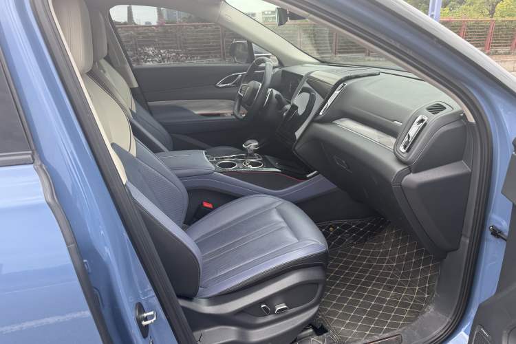Used Hongqi HS3 2023 2.0T All-Wheel-Drive Youwei Version Interior 2