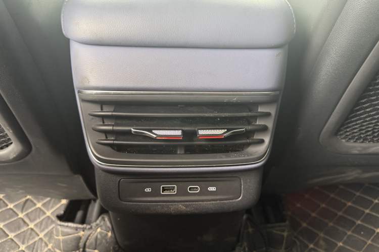 Used Hongqi HS3 2023 2.0T All-Wheel-Drive Youwei Version Interior 4