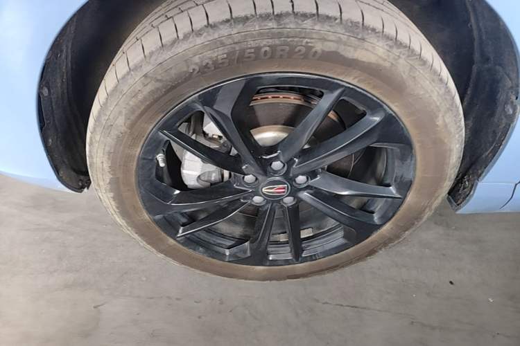 Used Hongqi HS3 2023 2.0T All-Wheel-Drive Youwei Version Left Front Wheel Hub