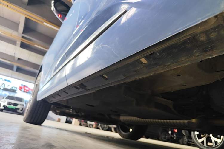 Used Hongqi HS3 2023 2.0T All-Wheel-Drive Youwei Version Left Side Sill