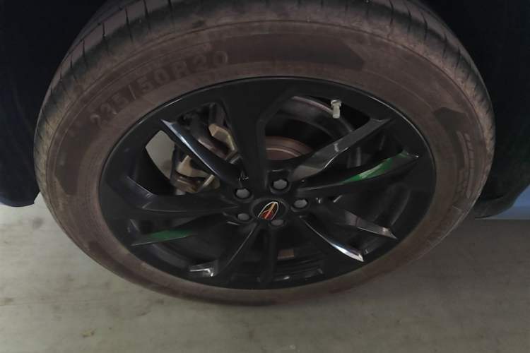 Used Hongqi HS3 2023 2.0T All-Wheel-Drive Youwei Version Right Rear Wheel Hub