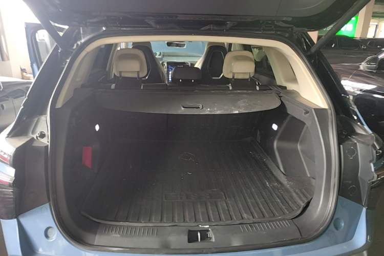 Used Hongqi HS3 2023 2.0T All-Wheel-Drive Youwei Version Trunk