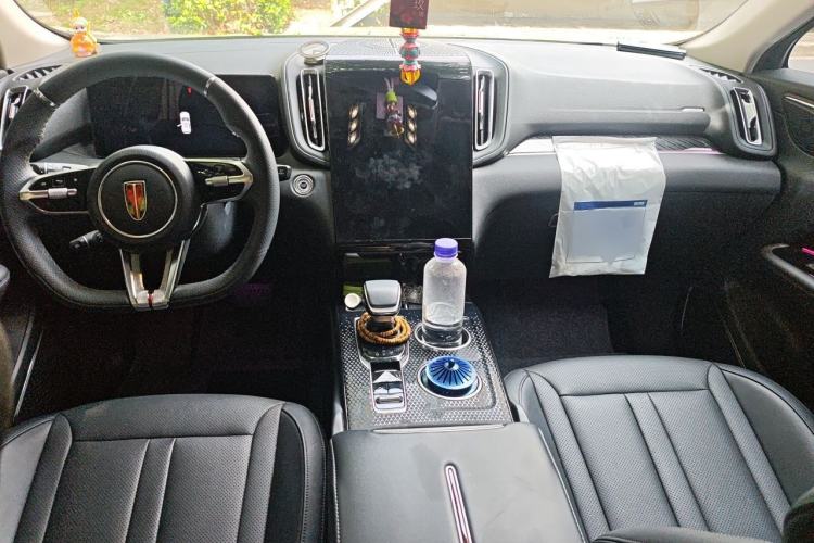 Used Hongqi HS3 2023 1.5T Two-Wheel Drive Shanwei Edition Center Console