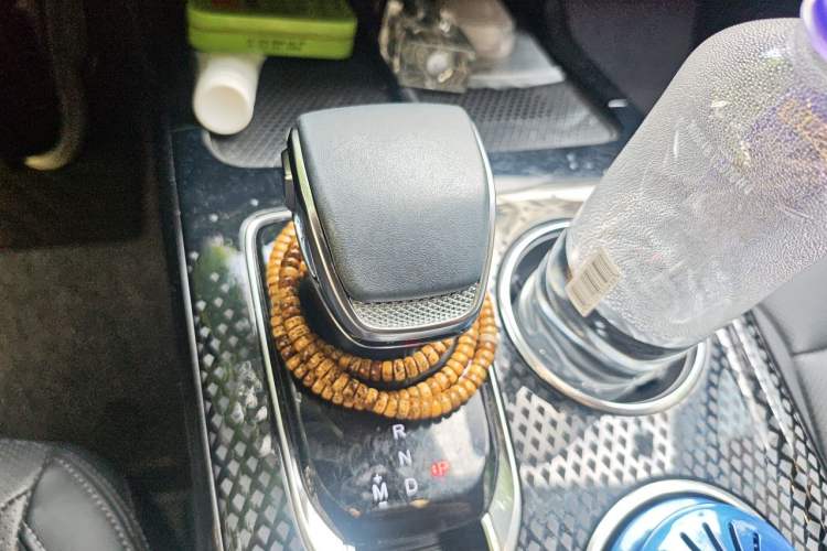 Used Hongqi HS3 2023 1.5T Two-Wheel Drive Shanwei Edition Gear Lever