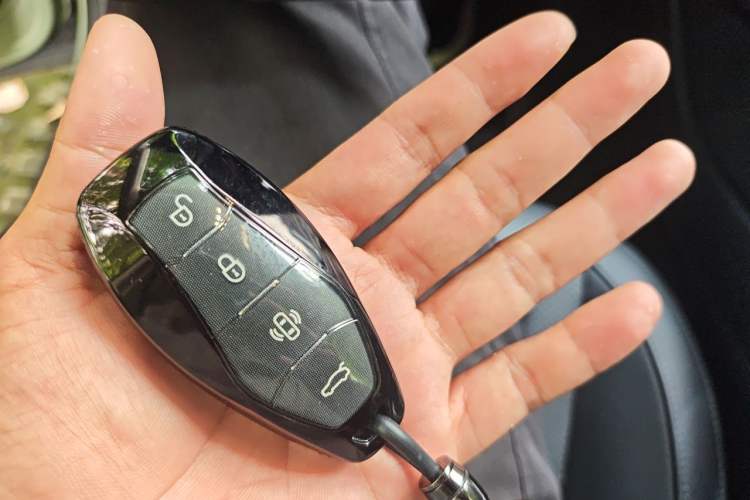 Used Hongqi HS3 2023 1.5T Two-Wheel Drive Shanwei Edition Vehicle Key
