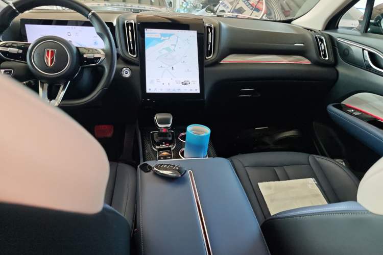 Used Hongqi HS3 2023 2.0T All-Wheel-Drive Youwei Version Audio And AC Panel
