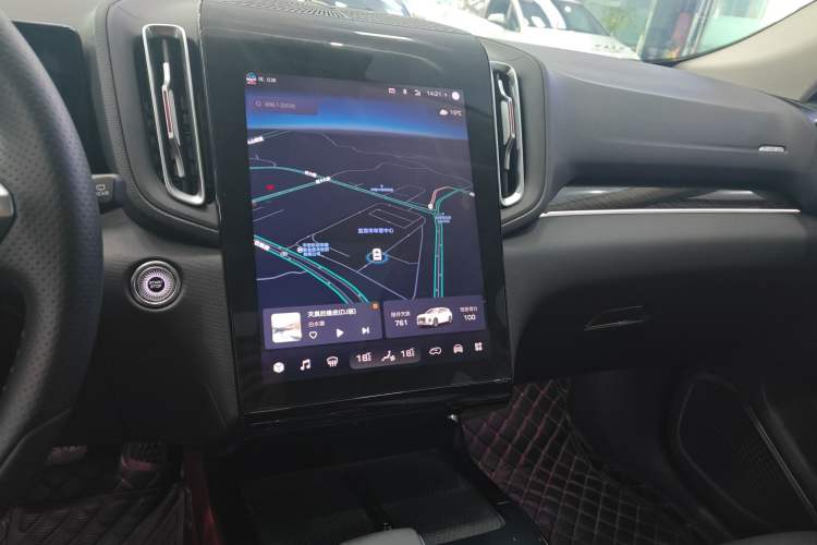Used Hongqi HS3 2023 1.5T Two-Wheel Drive Shanwei Edition Audio And AC Panel