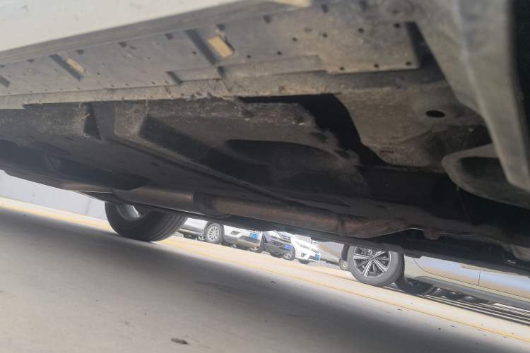 Used Hongqi HS3 2023 1.5T Two-Wheel Drive Shanwei Edition Chassis Front Right