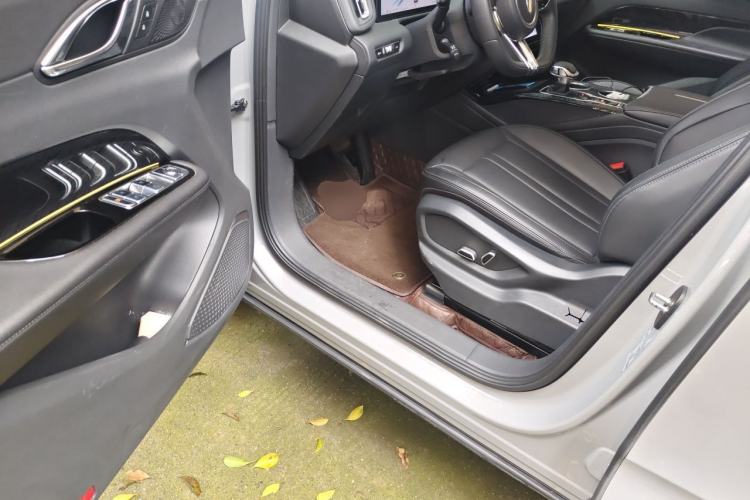 Used Hongqi HS3 2023 1.5T Two-Wheel Drive Shanwei Edition Driver Seat