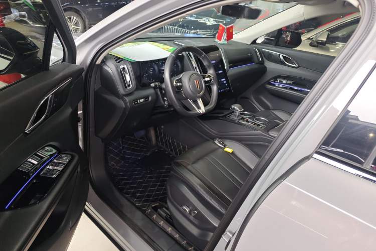 Used Hongqi HS3 2023 2.0T Two-Wheel Drive Available Version Driver Seat