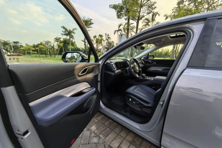 Used Hongqi HS3 2023 2.0T All-Wheel-Drive Youwei Version Driver Seat
