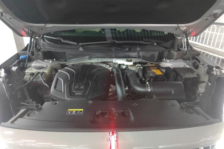 Used Hongqi HS3 2023 2.0T All-Wheel-Drive Youwei Version Engine Bay