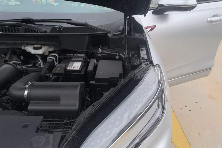 Used Hongqi HS3 2023 1.5T Two-Wheel Drive Shanwei Edition Engine Bay Left