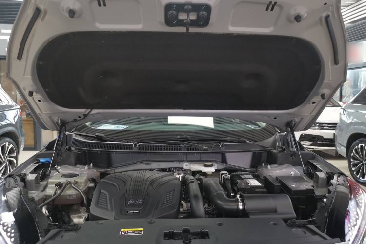 Used Hongqi HS3 2023 2.0T All-Wheel-Drive Youwei Version Engine Bay