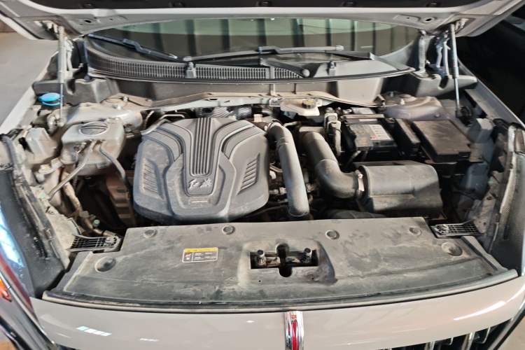 Used Hongqi HS3 2023 2.0T All-Wheel-Drive Youwei Version Engine Bay