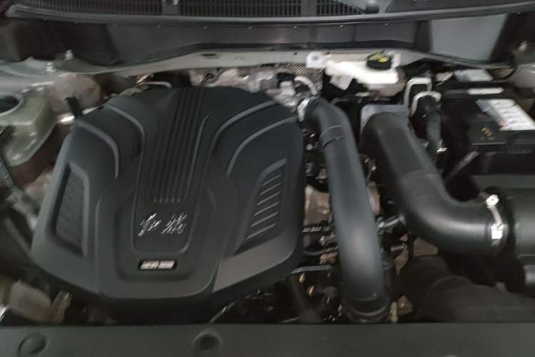 Used Hongqi HS3 2023 2.0T All-Wheel-Drive Youwei Version Engine Bay