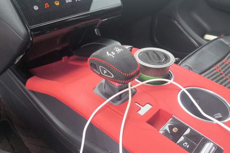 Used Hongqi HS3 2023 1.5T Two-Wheel Drive Shanwei Edition Gear Lever