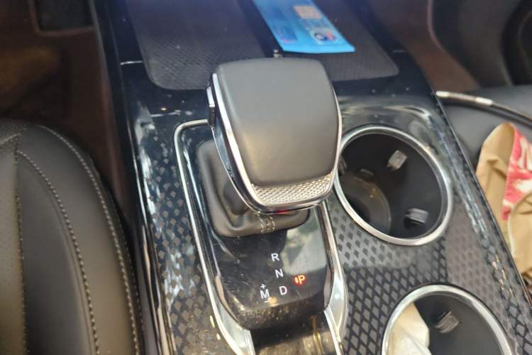 Used Hongqi HS3 2023 1.5T Two-Wheel Drive Shanwei Edition Gear Lever