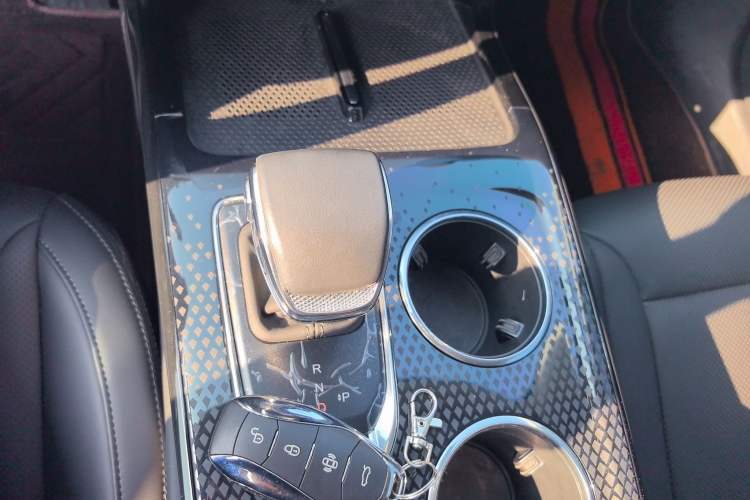 Used Hongqi HS3 2023 1.5T Two-Wheel Drive Shanwei Edition Gear Lever