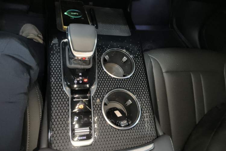 Used Hongqi HS3 2023 1.5T Two-Wheel Drive Shanwei Edition Gear Lever
