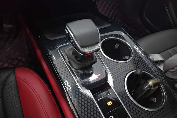 Used Hongqi HS3 2023 1.5T Two-Wheel Drive Shanwei Edition Gear Lever