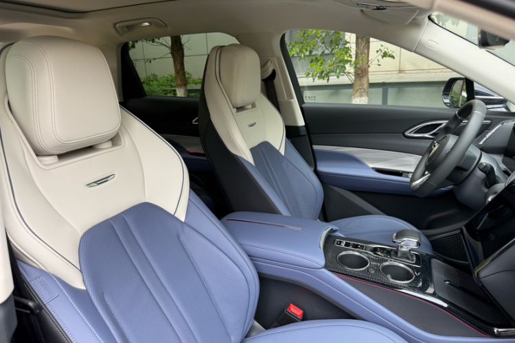 Used Hongqi HS3 2023 2.0T All-Wheel-Drive Youwei Version Interior 5