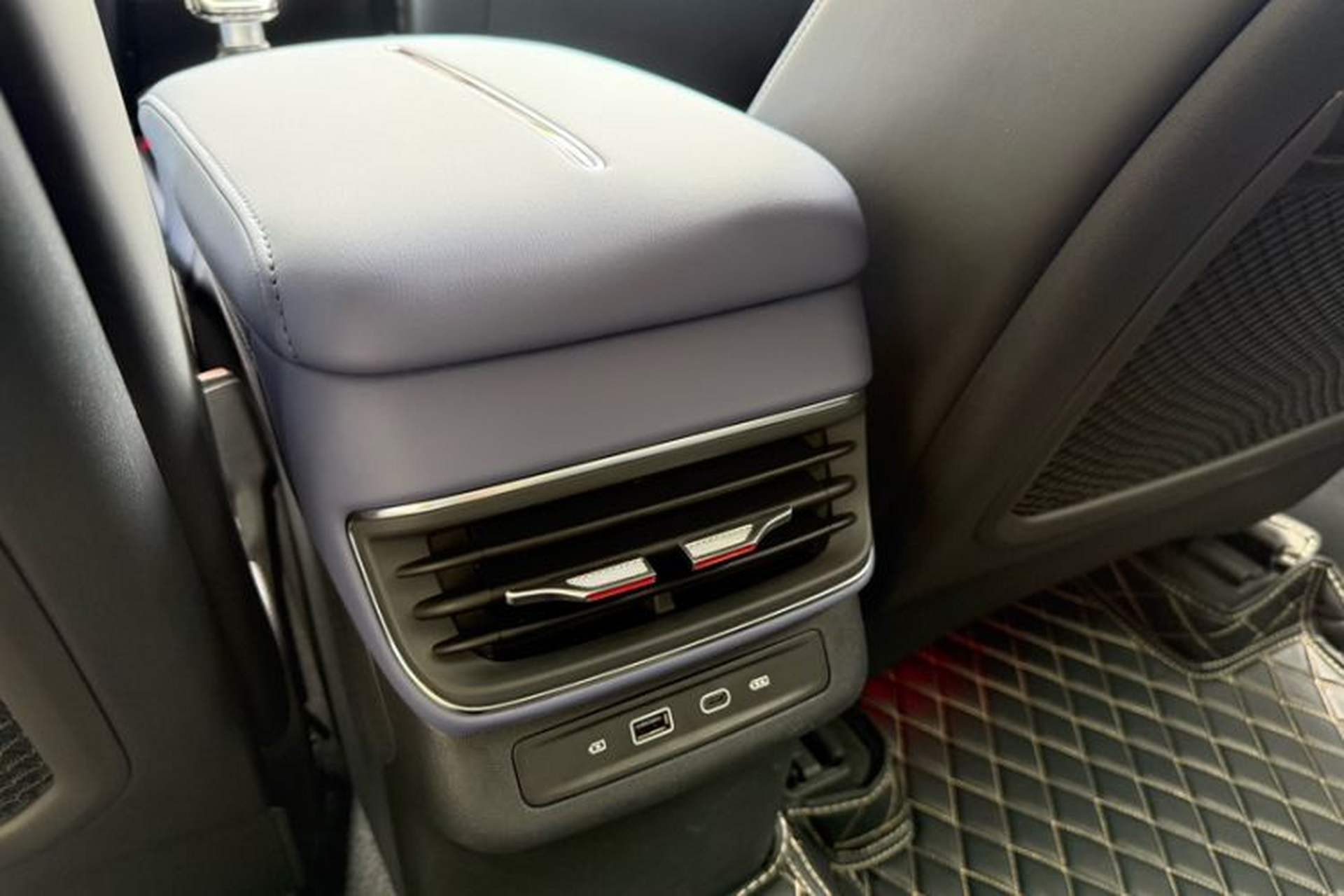 Used Hongqi HS3 2023 2.0T All-Wheel-Drive Youwei Version Interior 9