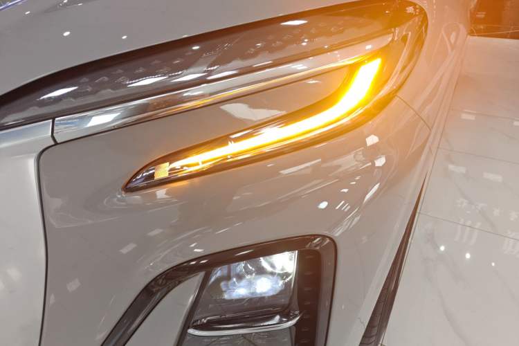 Used Hongqi HS3 2023 1.5T Two-Wheel Drive Shanwei Edition Left Front Headlight