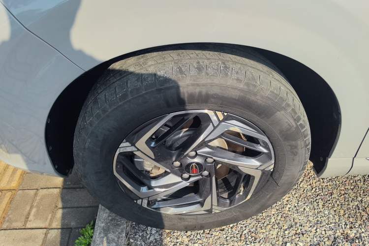 Used Hongqi HS3 2023 1.5T Two-Wheel Drive Shanwei Edition Left Front Wheel Hub