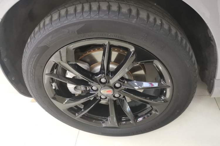 Used Hongqi HS3 2023 2.0T All-Wheel-Drive Youwei Version Left Front Wheel Hub