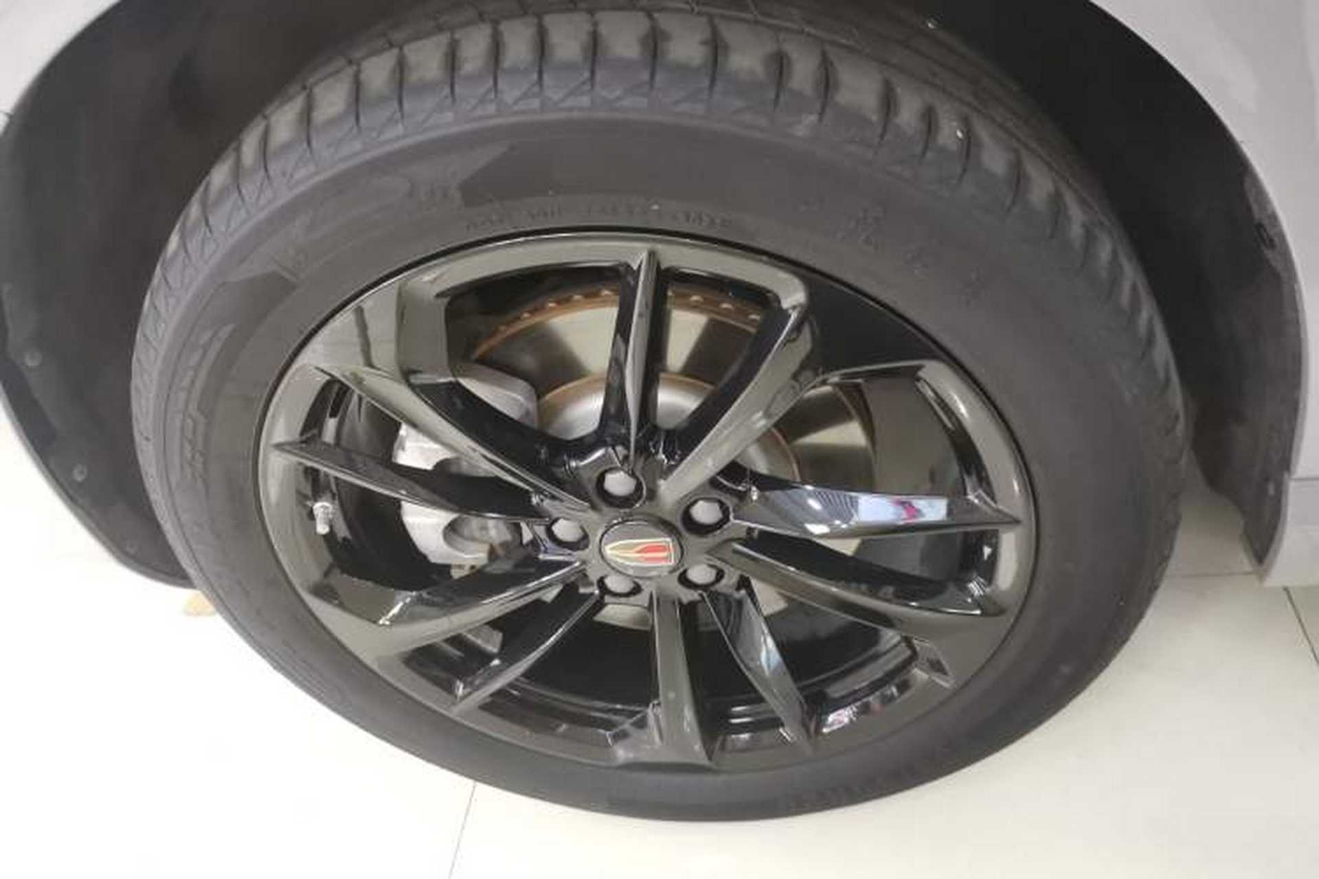 Used Hongqi HS3 2023 2.0T All-Wheel-Drive Youwei Version Left Front Wheel Hub