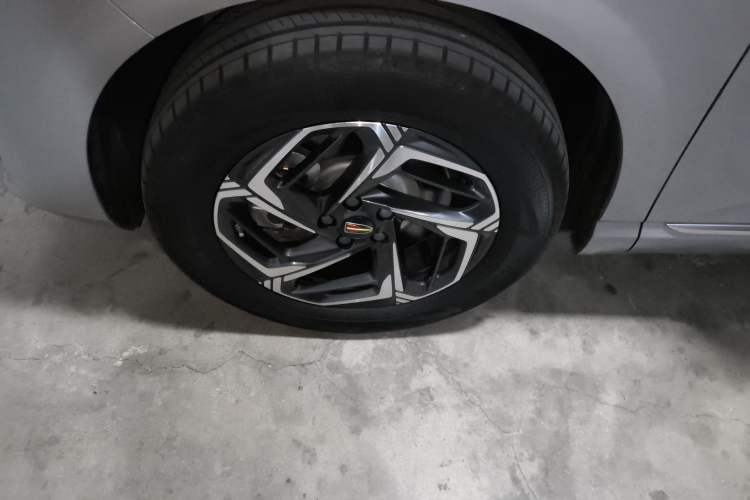 Used Hongqi HS3 2023 1.5T Two-Wheel Drive Shanwei Edition Left Front Wheel Hub