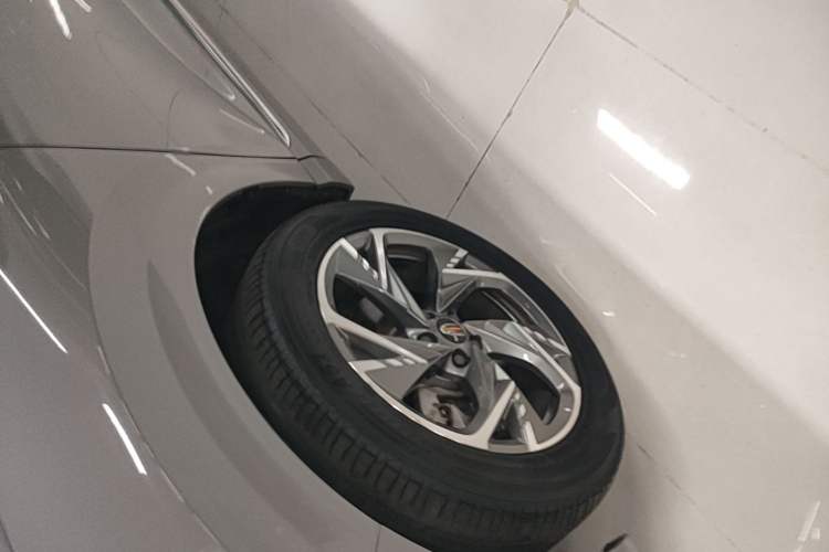 Used Hongqi HS3 2023 2.0T All-Wheel-Drive Youwei Version Left Front Wheel Hub