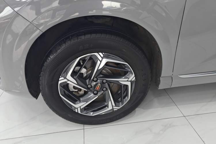Used Hongqi HS3 2023 1.5T Two-Wheel Drive Shanwei Edition Left Front Wheel Hub