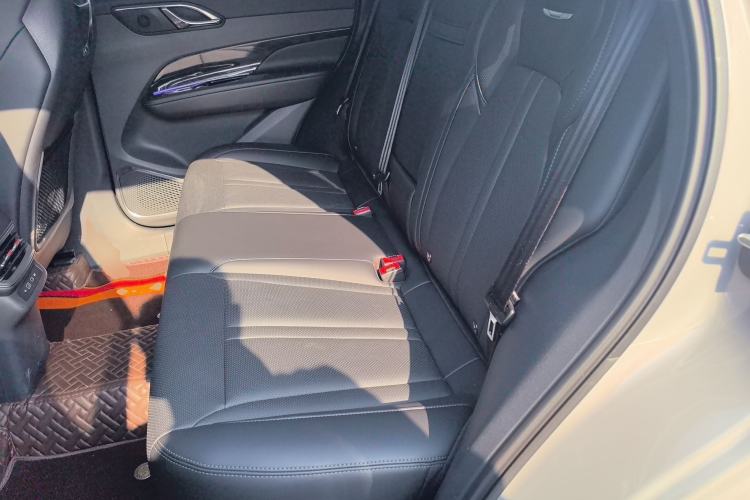 Used Hongqi HS3 2023 1.5T Two-Wheel Drive Shanwei Edition Left Rear Seat