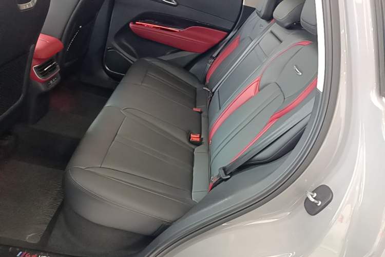 Used Hongqi HS3 2023 1.5T Two-Wheel Drive Shanwei Edition Left Rear Seat